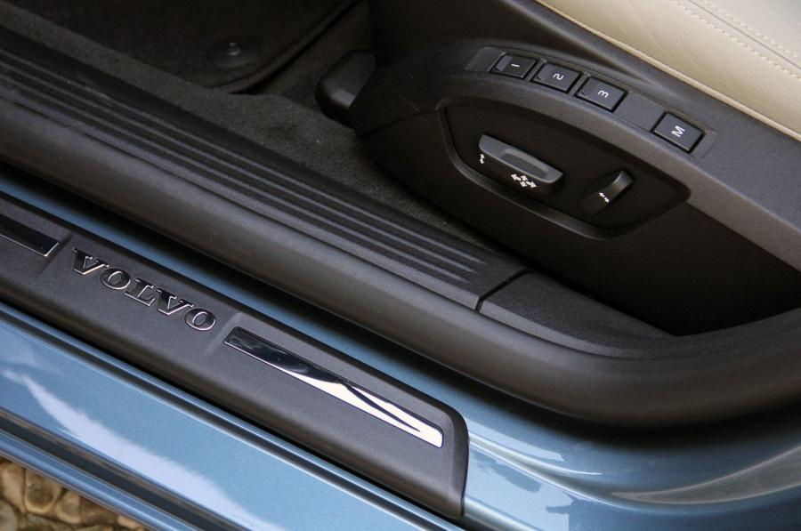  Volvo V40 2012 года  (фото 139 из 183)